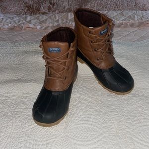 A kids duck boot name brand sperry